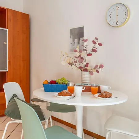 Free Parking-historical Luxury Palace- View-free Wifi&pet Friendly Apartment Trento
